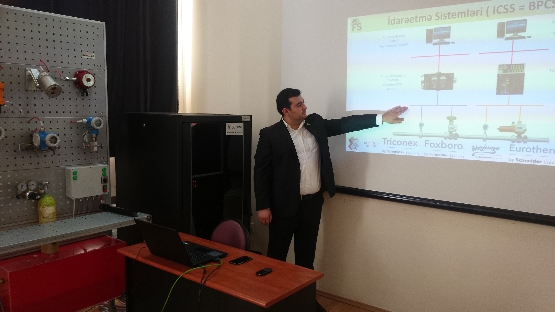 schneider-electric-banm-de-tedris-merkezi-qurub